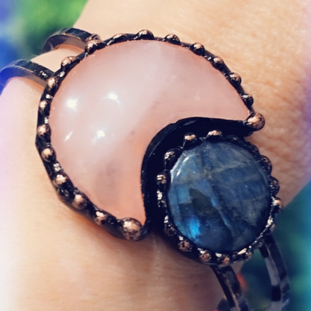 Rose Quartz & Labradorite Moon 🌙 & Sun 🌞 Gemstone Bracelet - Picture 3 of 3